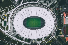 开云官网2026-伊布观战之夜，当足球狂人闯入NBA的圣殿