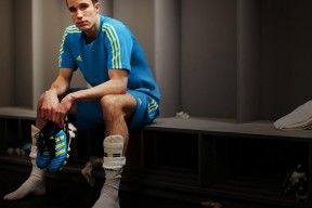 开云体育入口-深圳队带走尼克斯，德罗赞成为关键先生，当东方资本重塑NBA版图