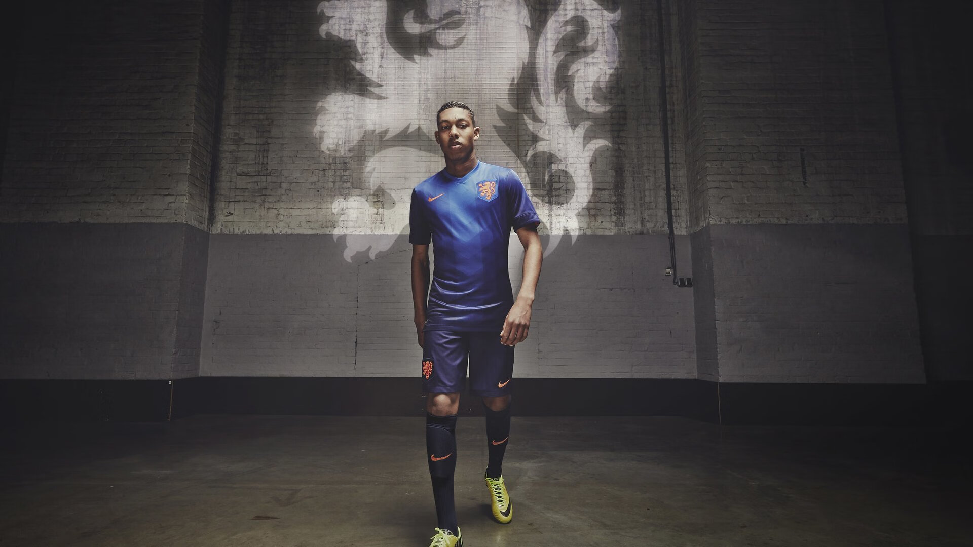 意甲焦点战之夜,阿圭罗彻底打爆防线,一个时代的暴力美学