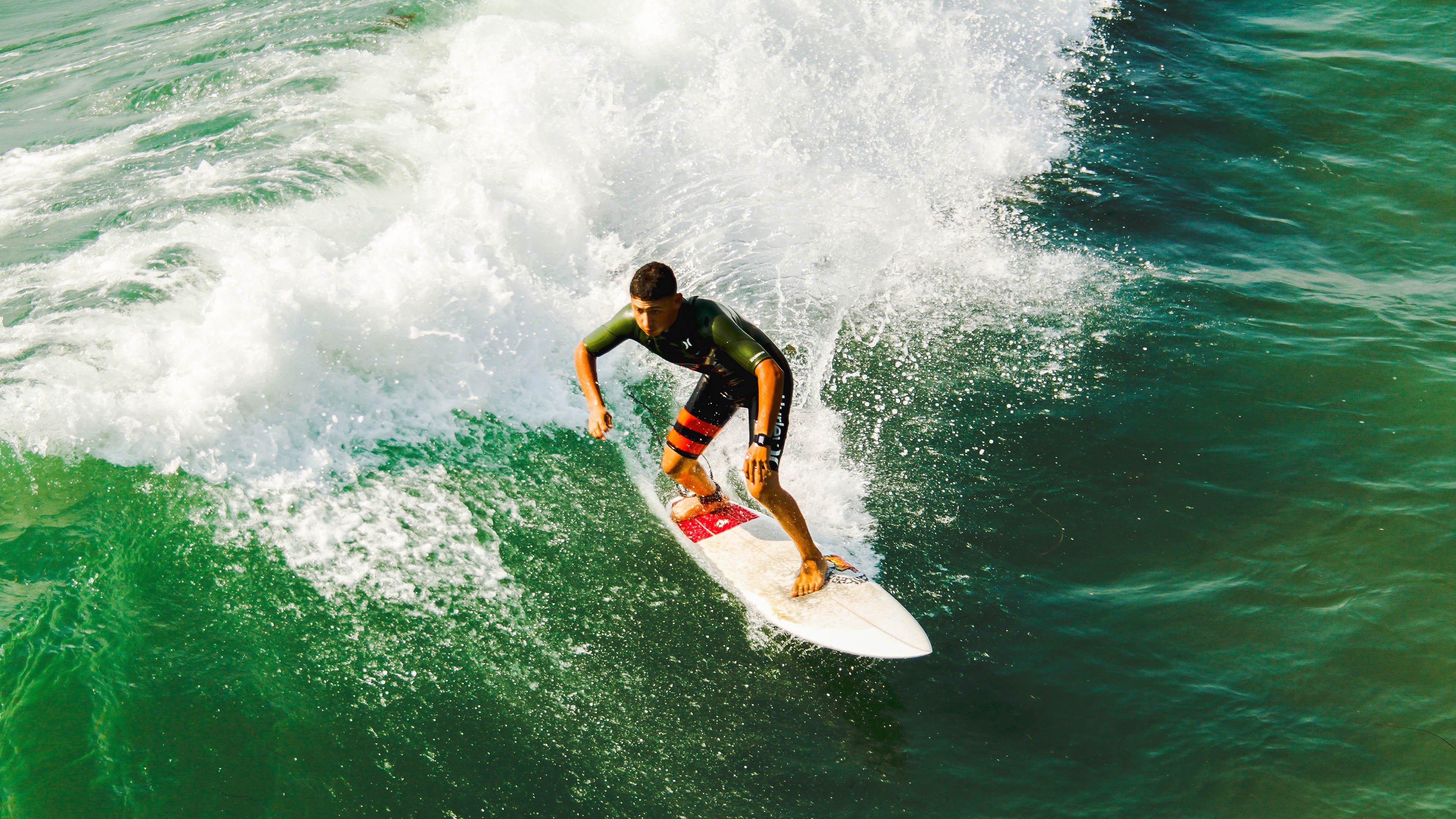 太阳收割国王,当乔治在年度焦点之战中接管比赛