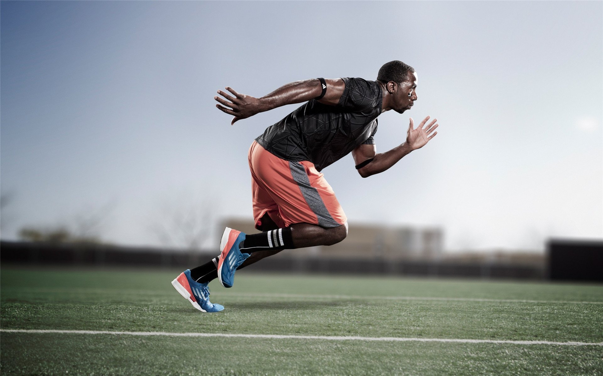 墨西哥强压卡塔尔，戈麦斯在意甲焦点战接管比赛，背后是足球全球化时代的权力转移